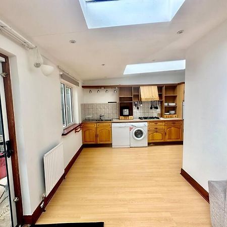 Villa 4 Bed House In Daneby Road,Se6 à Catford Extérieur photo