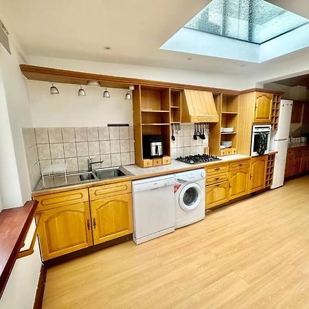 Villa 4 Bed House In Daneby Road,Se6 à Catford Extérieur photo