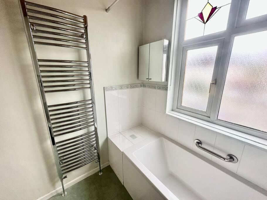Villa 4 Bed House In Daneby Road,Se6 à Catford Extérieur photo