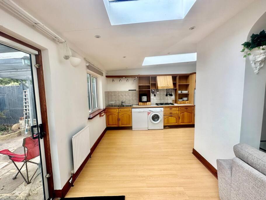 Villa 4 Bed House In Daneby Road,Se6 à Catford Extérieur photo