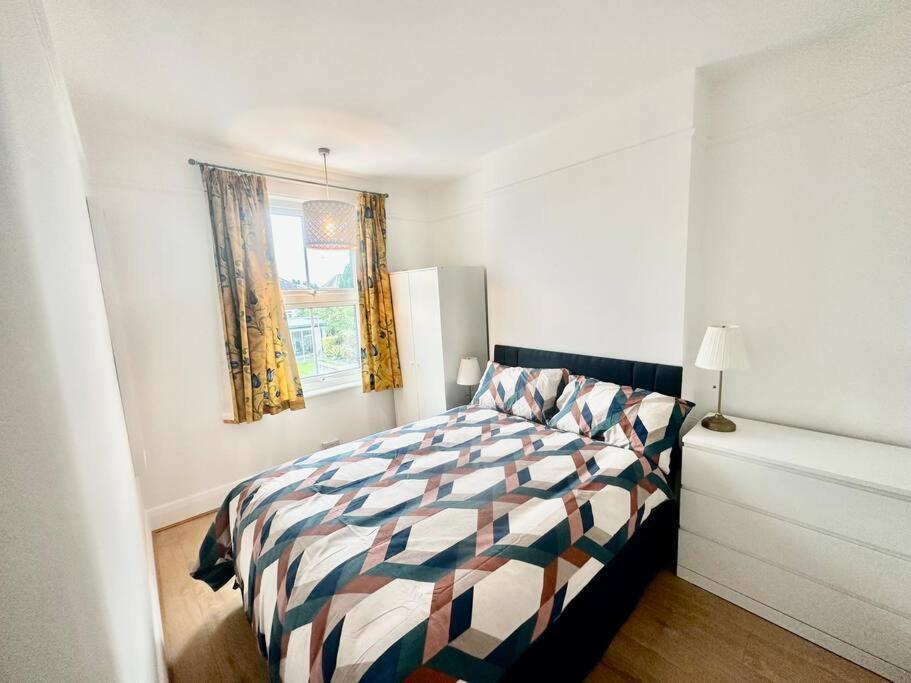 Villa 4 Bed House In Daneby Road,Se6 à Catford Extérieur photo