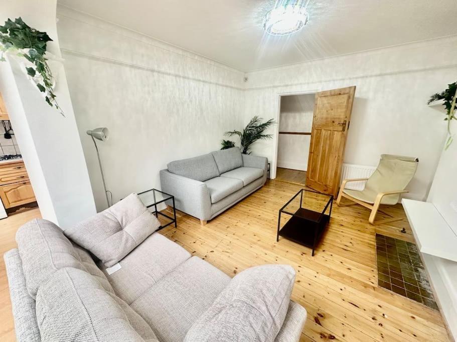 Villa 4 Bed House In Daneby Road,Se6 à Catford Extérieur photo