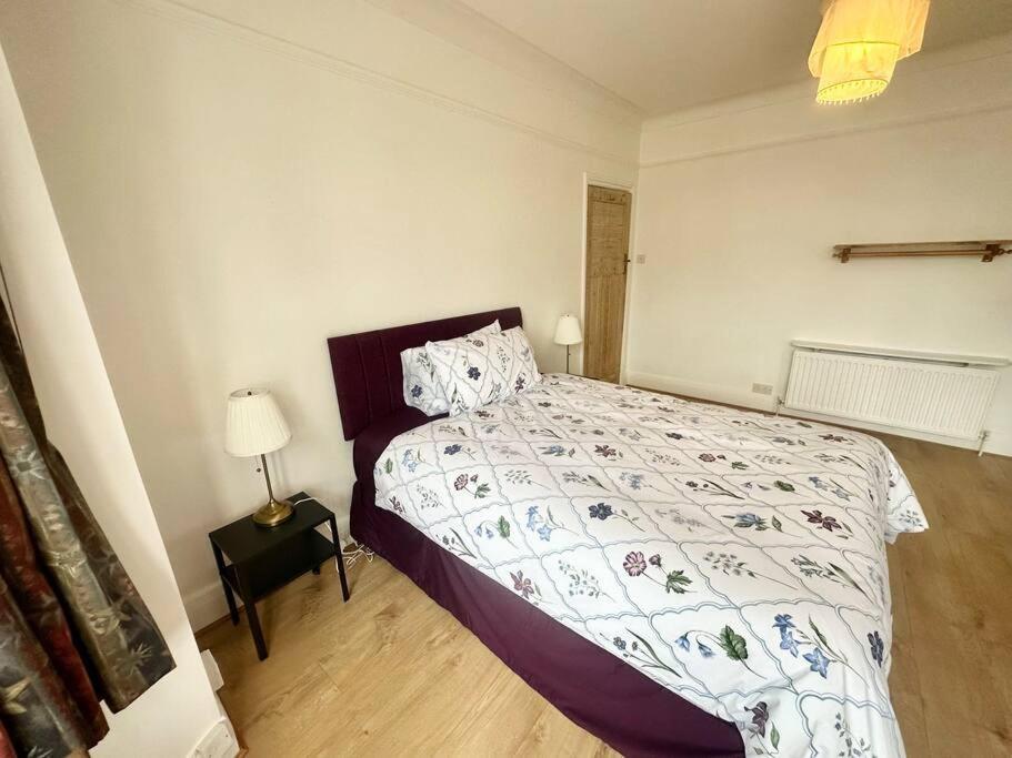 Villa 4 Bed House In Daneby Road,Se6 à Catford Extérieur photo