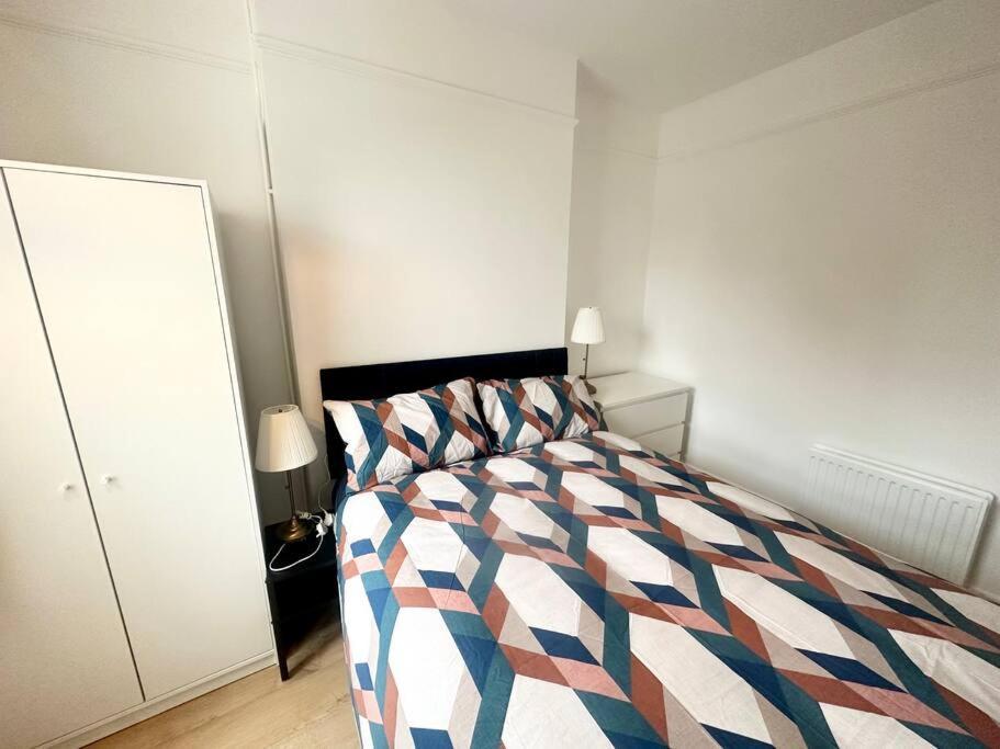 Villa 4 Bed House In Daneby Road,Se6 à Catford Extérieur photo