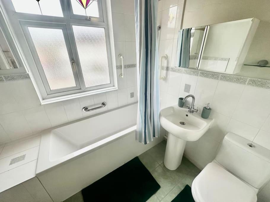 Villa 4 Bed House In Daneby Road,Se6 à Catford Extérieur photo