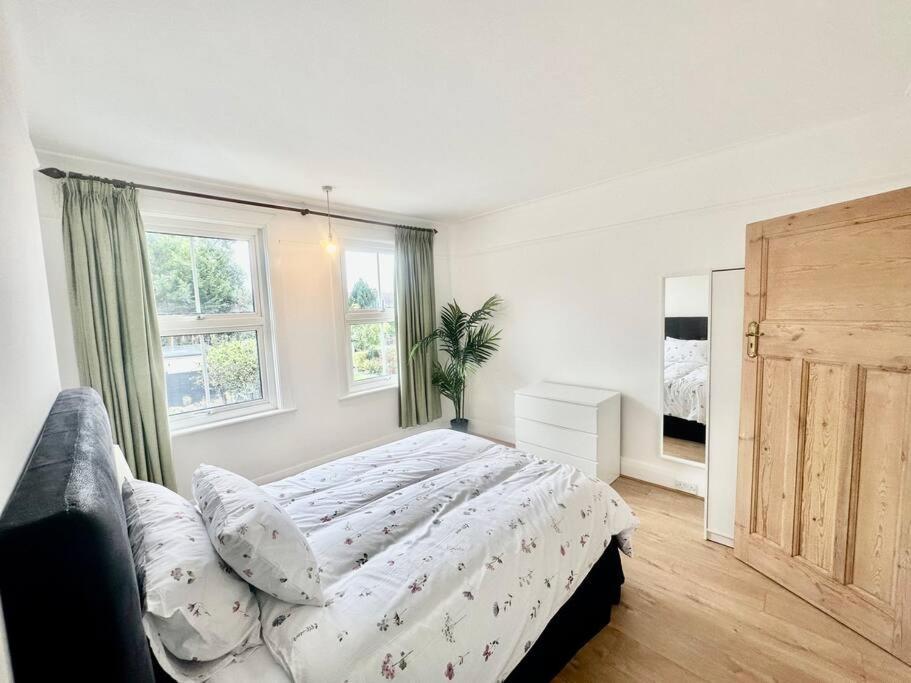 Villa 4 Bed House In Daneby Road,Se6 à Catford Extérieur photo